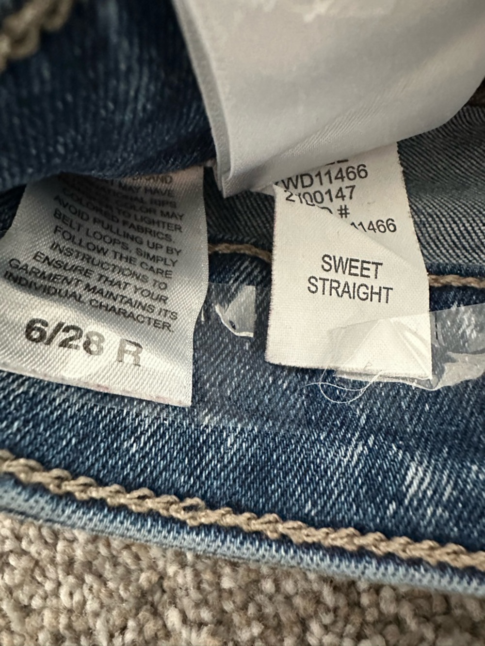 Lucky Brand Women's Straight Cropped Jeans in Medium Blue Wash Size 6 - Picture 7 of 9